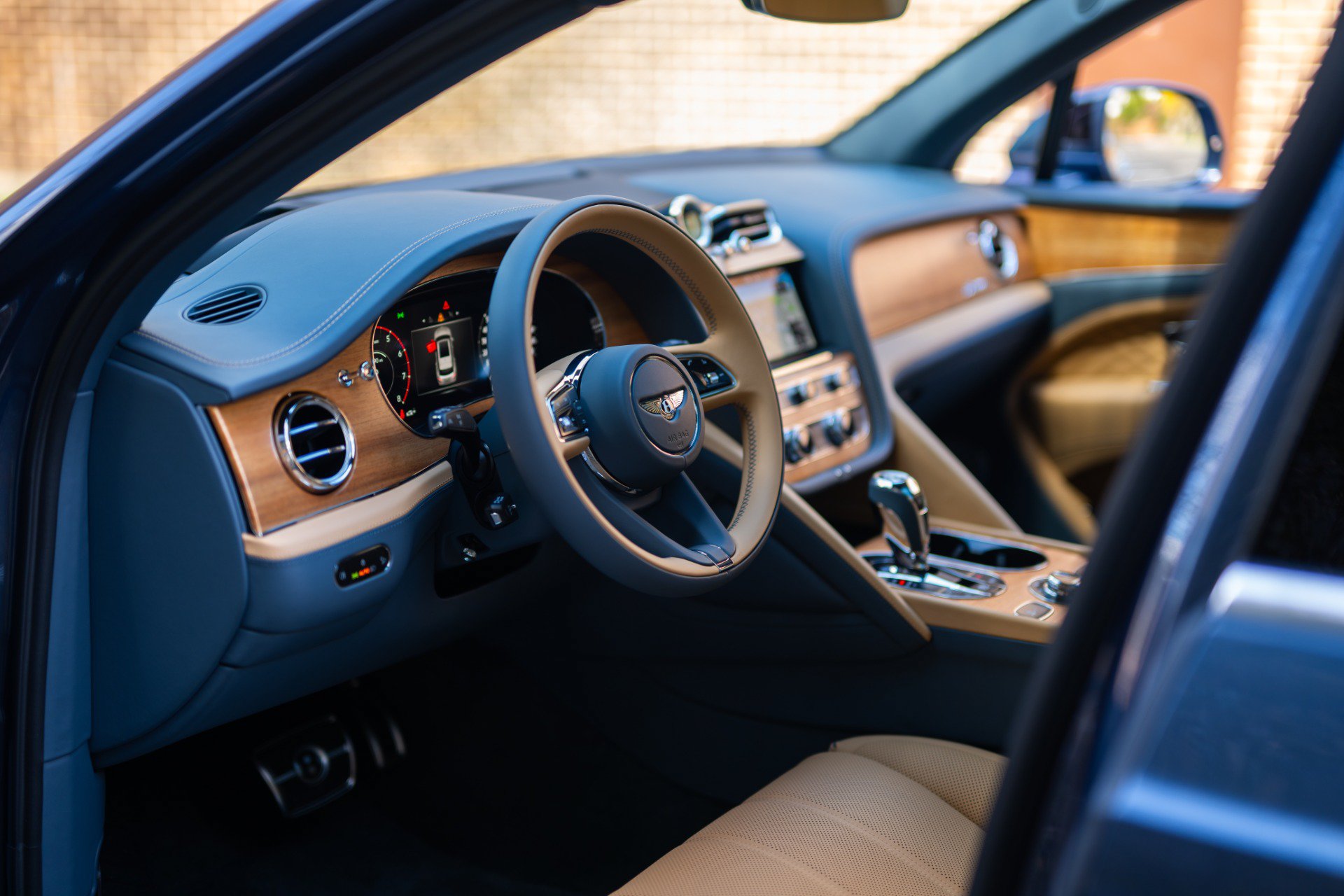 Certified 2025 Bentley Bentayga Extended Wheelbase AWD/4WD image 52