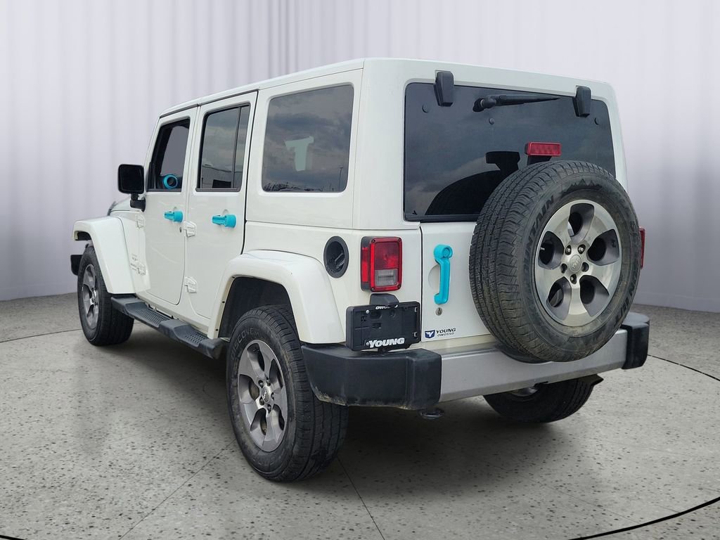 Used 2018 Jeep Wrangler Unlimited Sahara AWD/4WD image 4