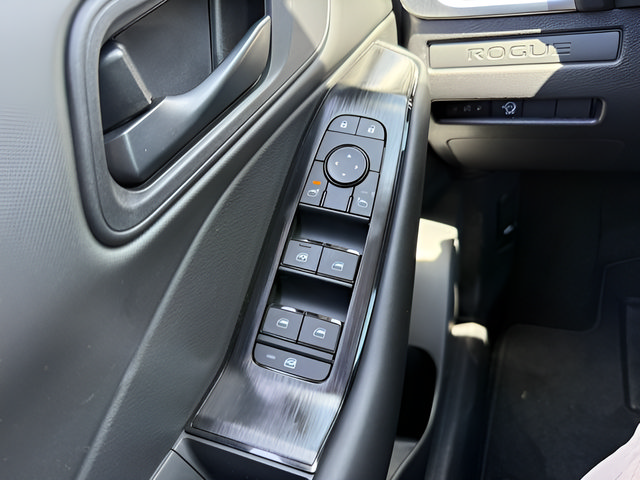 Used 2026 Nissan Rogue S AWD/4WD image 18