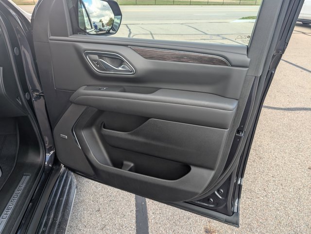 Used 2024 Chevrolet Tahoe LT w/ Luxury Package image 5