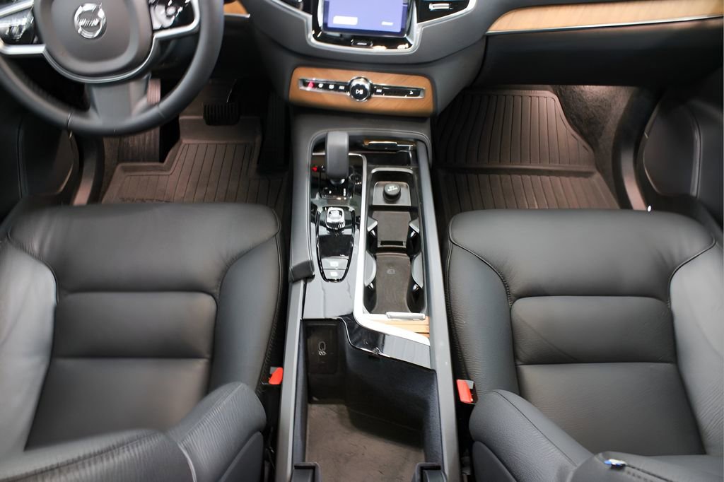 Certified 2025 Volvo XC90 B6 Plus image 25