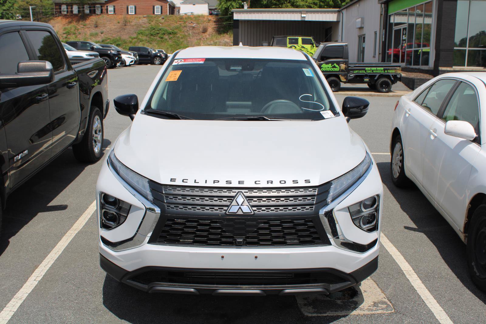 Used 2023 Mitsubishi Eclipse Cross LE image 2
