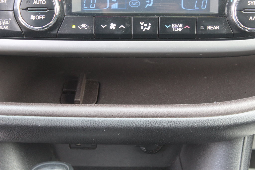 Used 2014 Toyota Highlander Limited FWD image 25