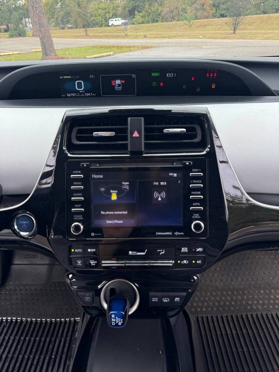 Used 2021 Toyota Prius Prime LE FWD image 14