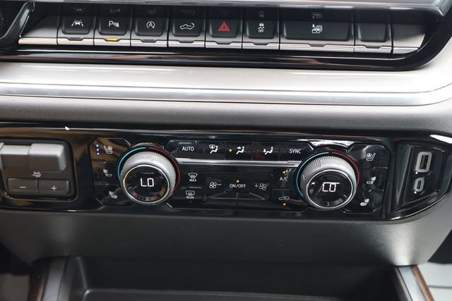 Used 2025 Chevrolet Silverado 1500 High Country w/ High Country Premium Package AWD/4WD image 14