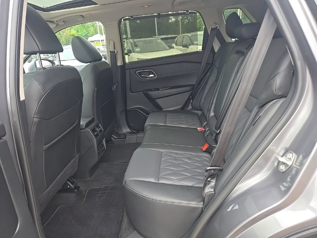 Used 2025 Nissan Rogue Platinum w/ Platinum Premium Package AWD/4WD image 32