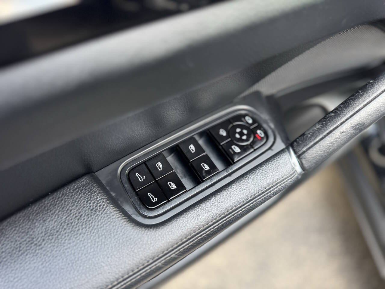 Used 2020 Porsche Cayenne AWD/4WD image 11