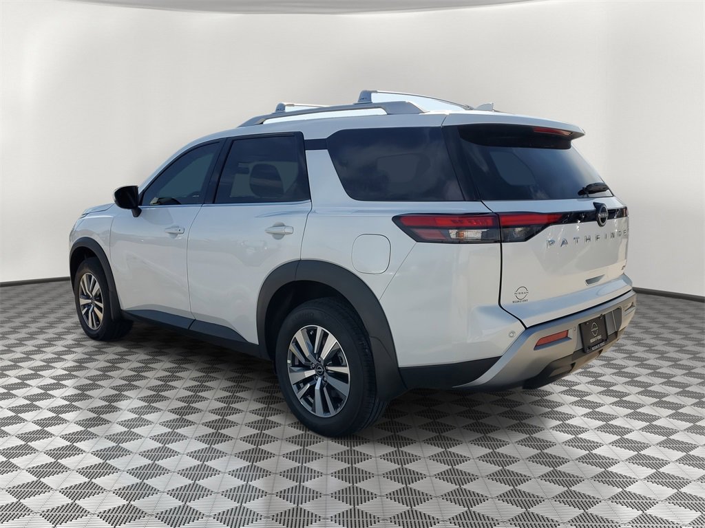 New 2025 Nissan Pathfinder SL w/ SL Premium Package image 2