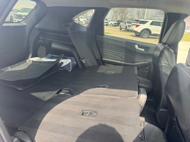 Certified 2024 Ford Escape Platinum w/ Class II Trailer Tow Package AWD/4WD image 34