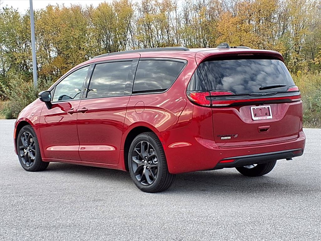 New 2026 Chrysler Pacifica Select FWD image 31