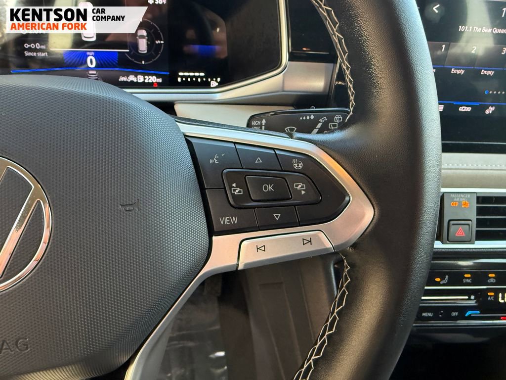 Used 2025 Volkswagen Taos SE image 19