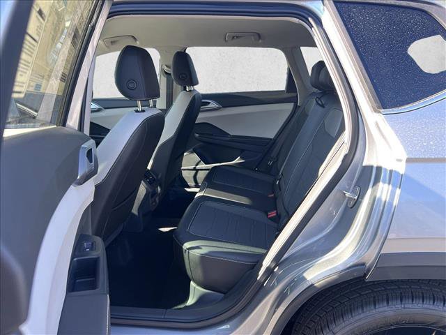 Used 2025 Volkswagen Taos SE image 15