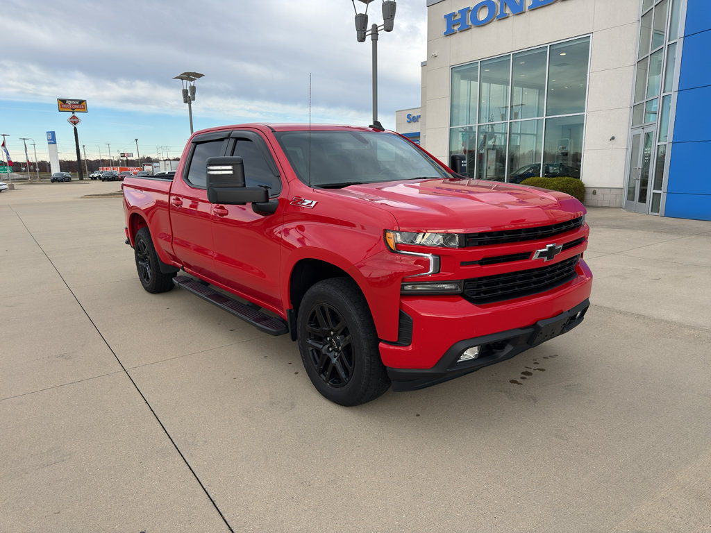 Used 2021 Chevrolet Silverado 1500 RST w/ LPO, Blackout Package AWD/4WD image 3