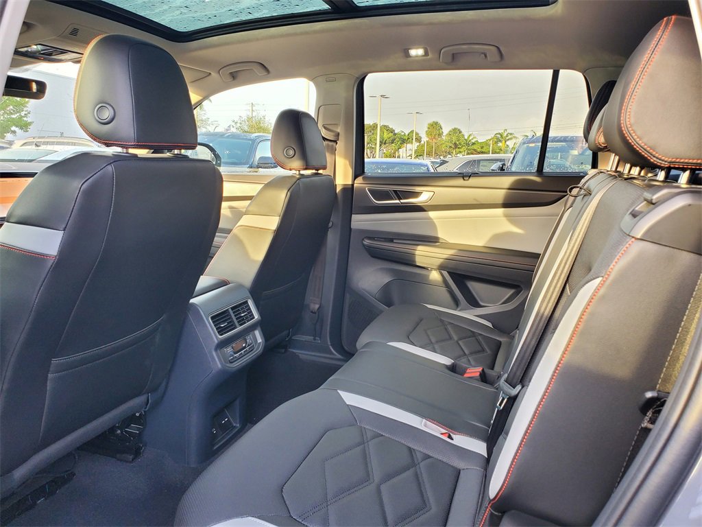 New 2026 Volkswagen Atlas Peak Edition image 5