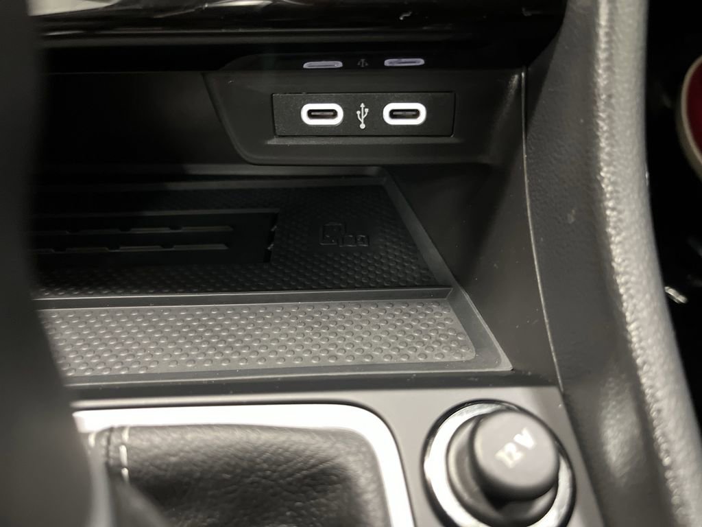 Used 2025 Volkswagen Jetta SE w/ Sunroof Package image 23