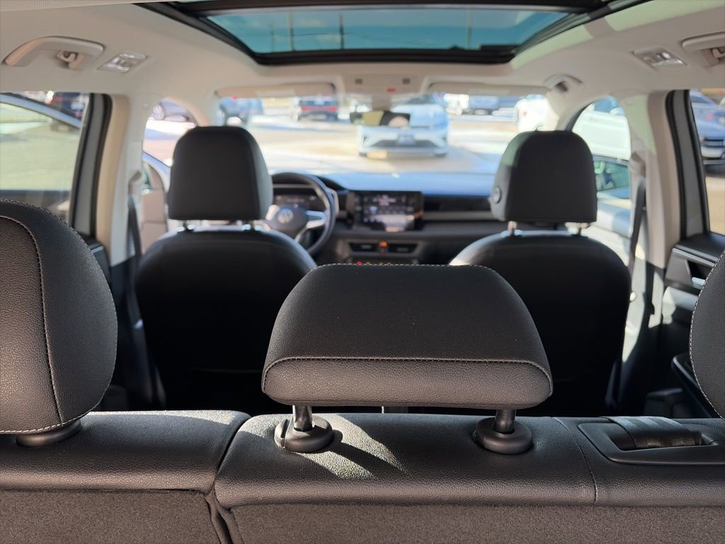 Certified 2025 Volkswagen Taos SE image 15