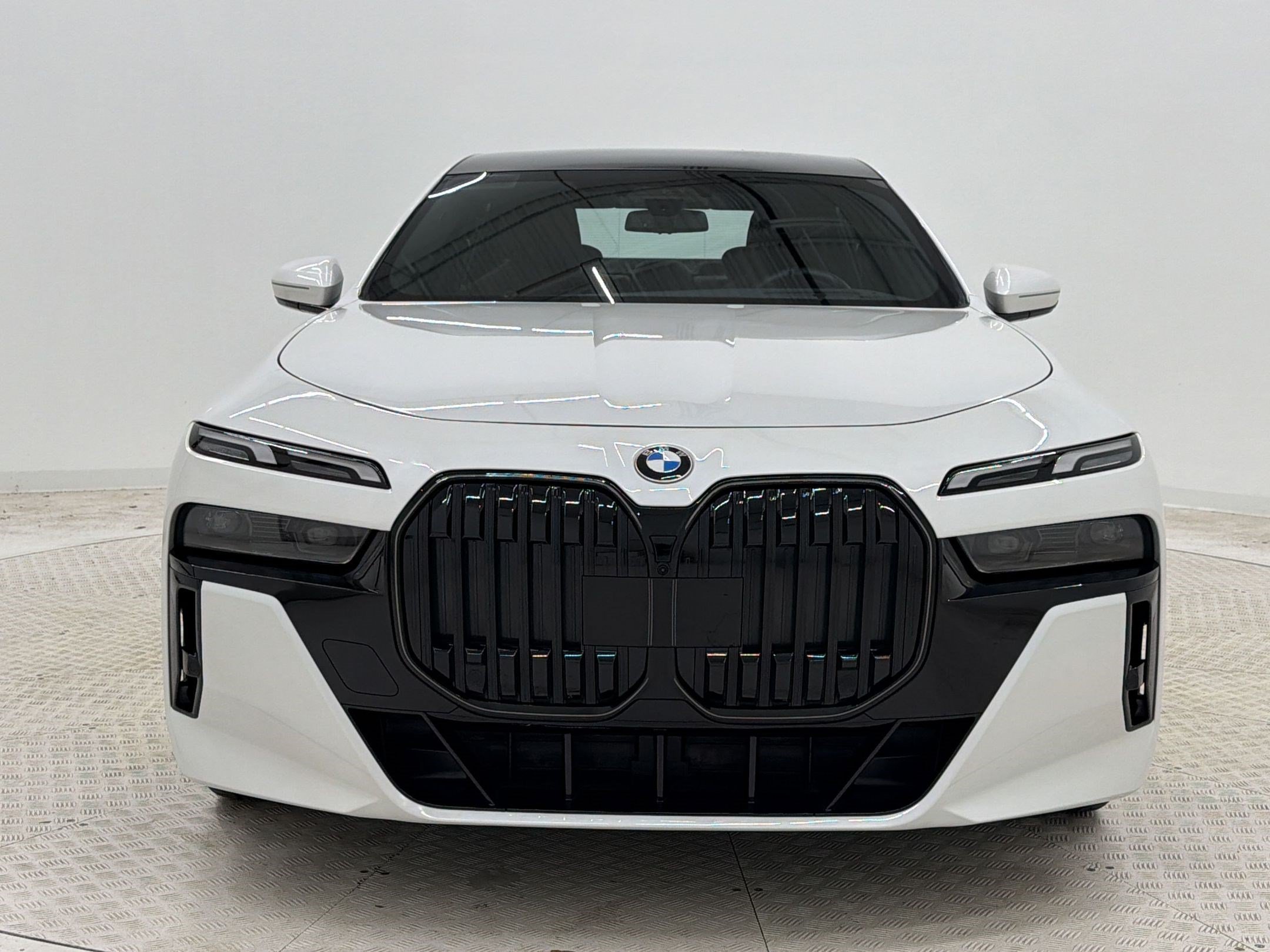Certified 2025 BMW 760i xDrive AWD/4WD image 6