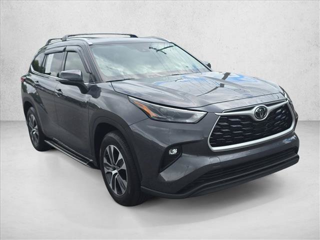 Used 2022 Toyota Highlander XLE FWD image 3