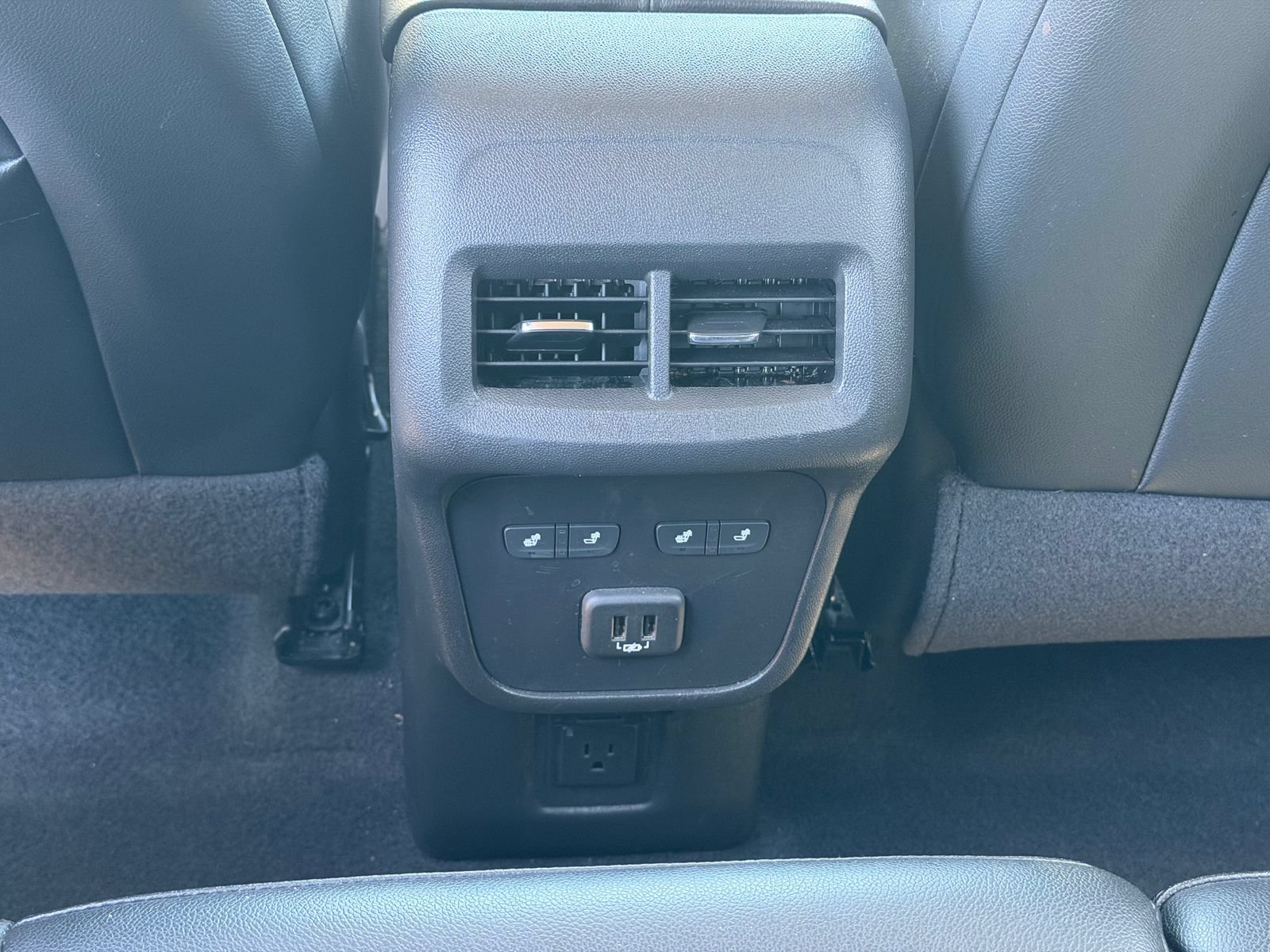 Used 2023 Chevrolet Equinox Premier AWD/4WD image 14