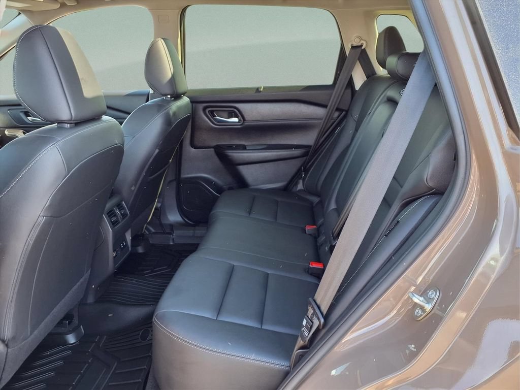 Used 2024 Nissan Rogue SL w/ SL Premium Package AWD/4WD image 16