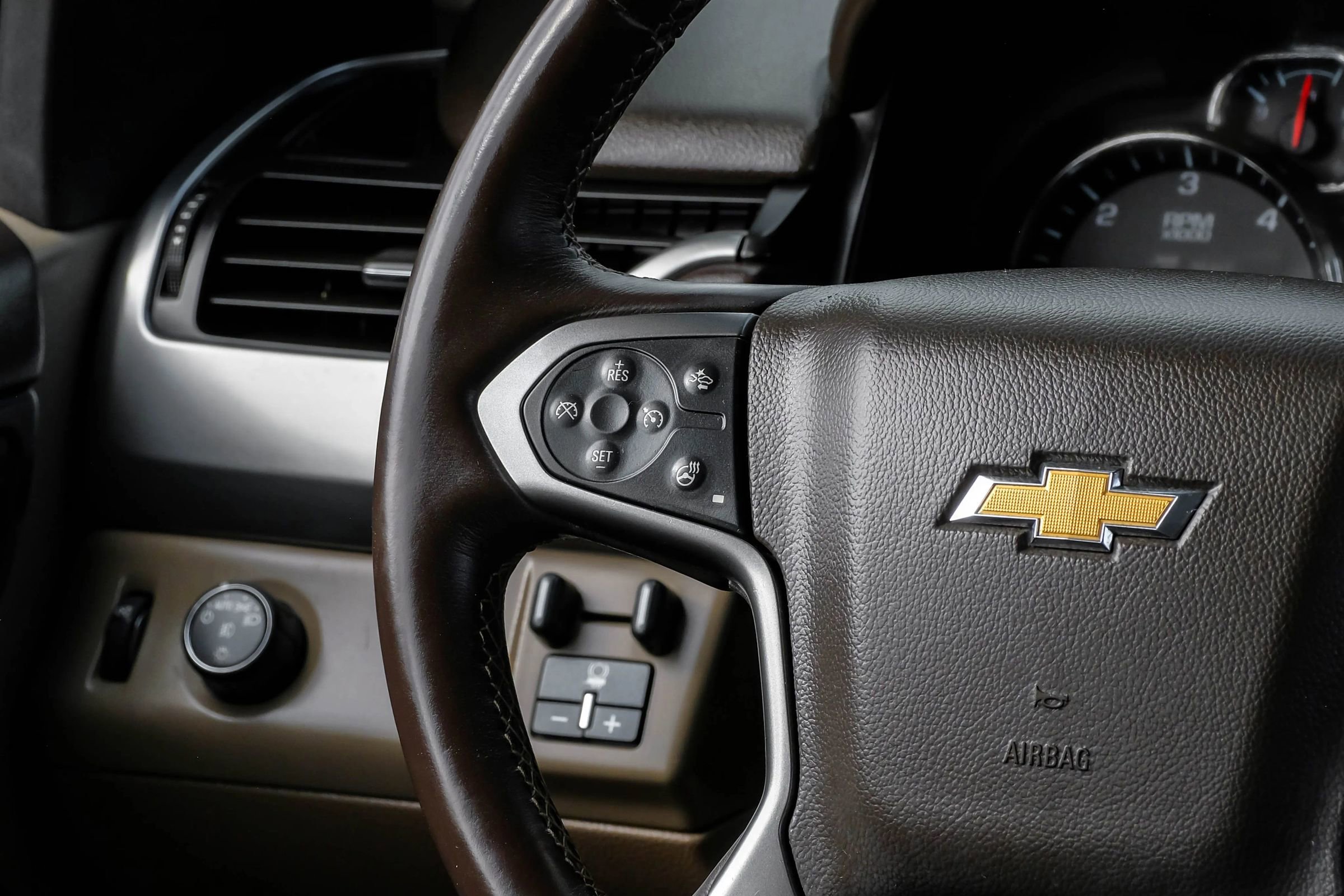 Used 2015 Chevrolet Suburban LTZ image 23