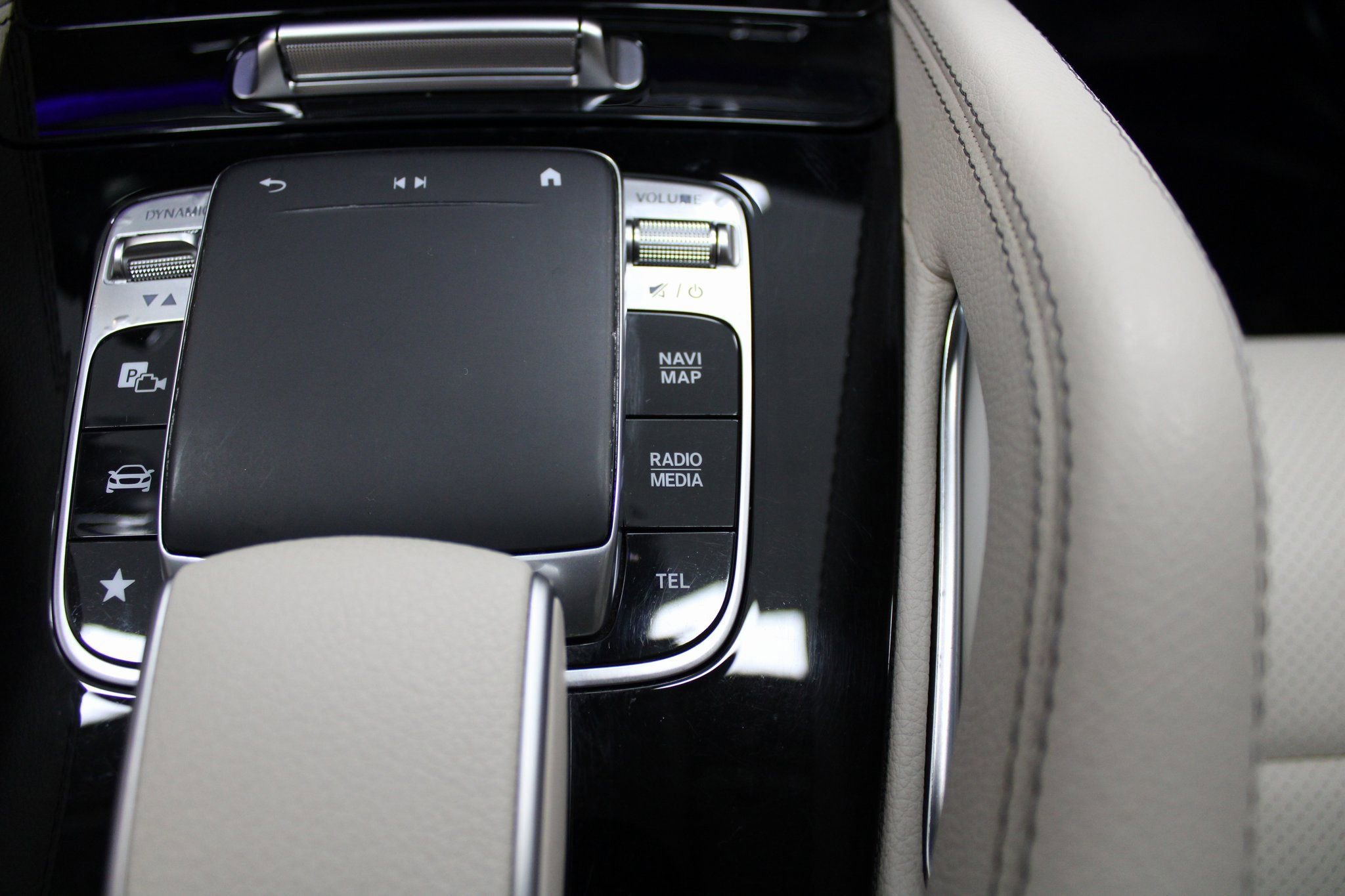 Used 2020 Mercedes-Benz GLE 350 4MATIC w/ Premium Package image 40