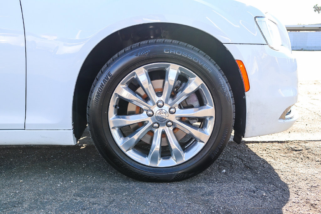 Used 2018 Chrysler 300 Limited AWD/4WD image 9