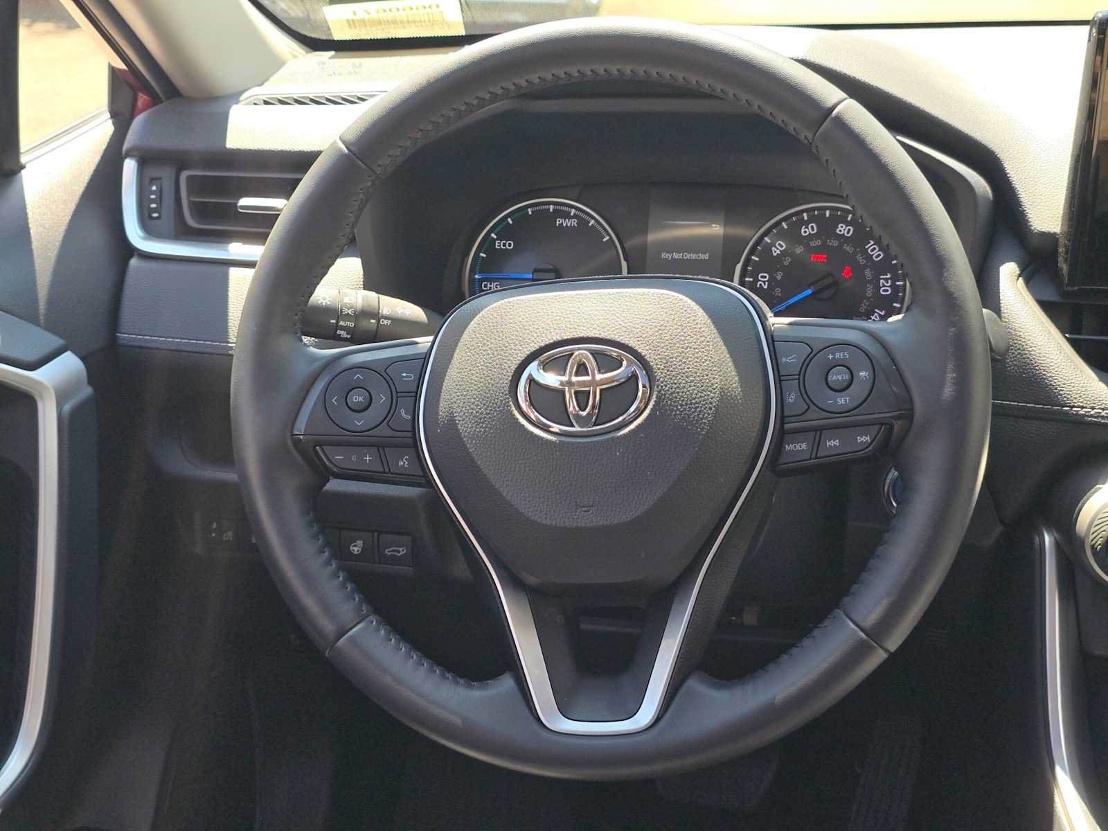 Used 2022 Toyota RAV4 XLE Premium AWD/4WD image 19