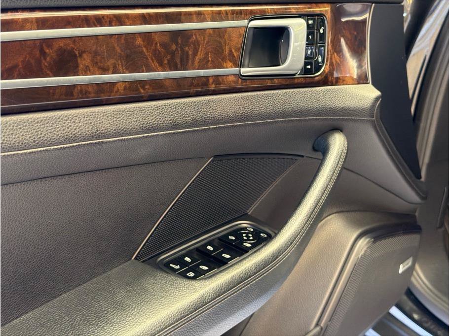 Used 2018 Porsche Panamera 4 AWD/4WD image 11
