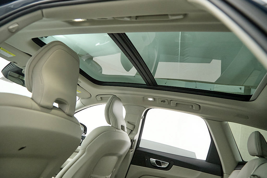 Certified 2025 Volvo XC60 T8 Plus w/ Protection Package Premier AWD/4WD image 23