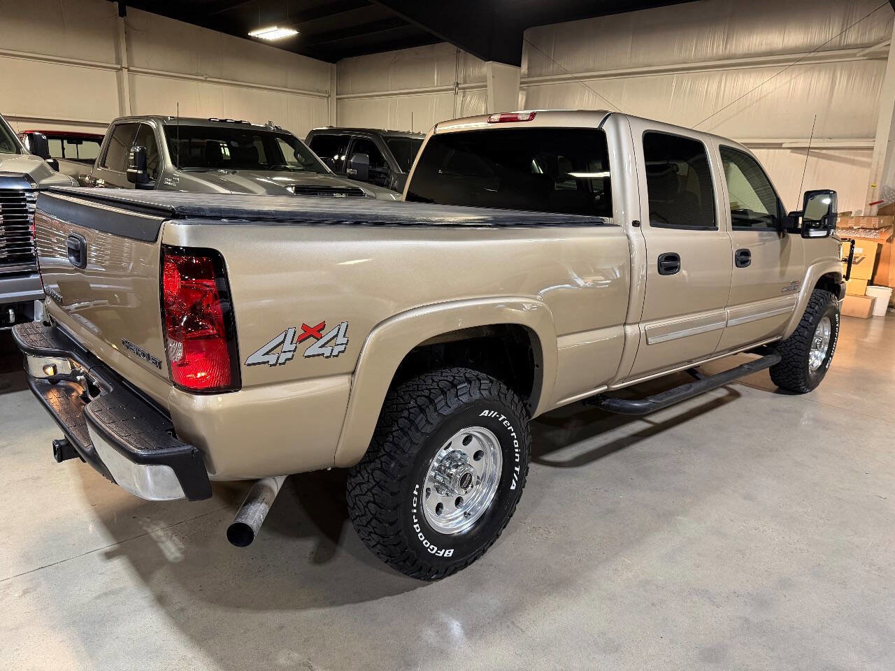 Used 2005 Chevrolet Silverado 2500 LT w/ Heavy-Duty Power Package AWD/4WD image 5