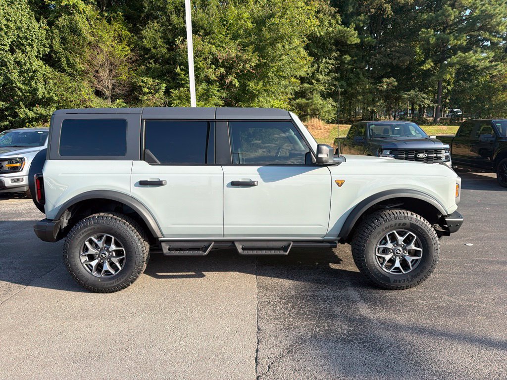 Used 2024 Ford Bronco Badlands AWD/4WD image 2