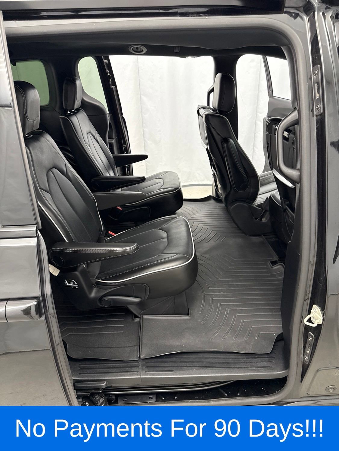 Used 2020 Chrysler Pacifica Limited FWD image 35