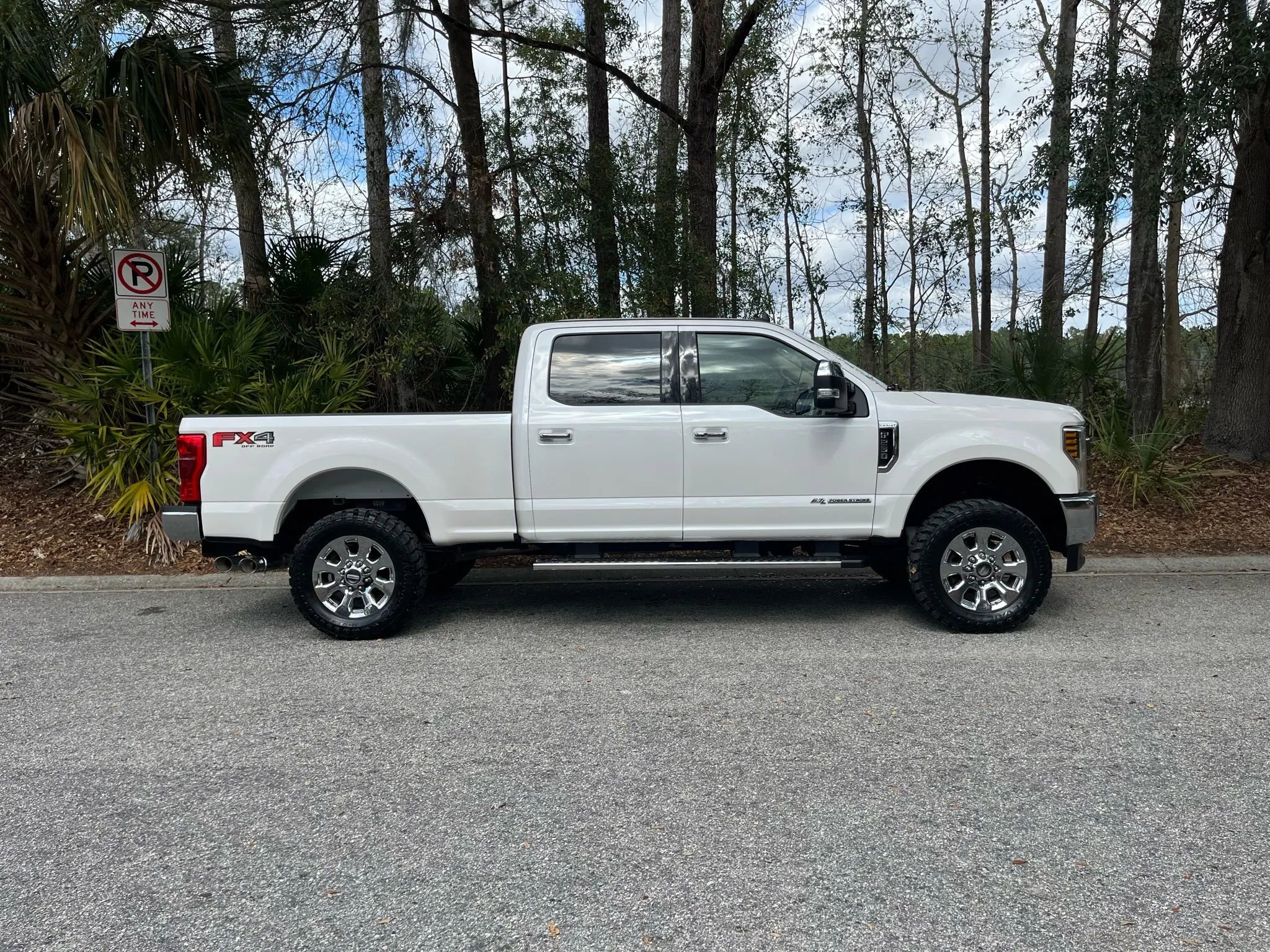 Used 2019 Ford F250 Lariat w/ Lariat Ultimate Package AWD/4WD image 3
