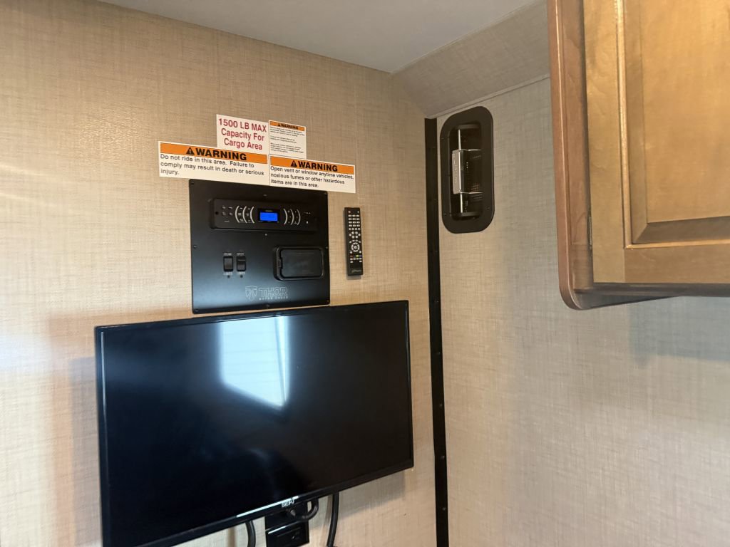 Used 2017 Ford E-450 and Econoline 450 Super Duty w/ Motorhome Prep Package RWD image 53