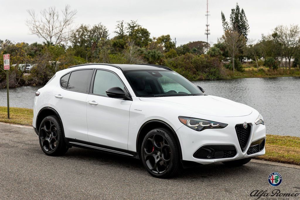 Used 2024 Alfa Romeo Stelvio Veloce image 1