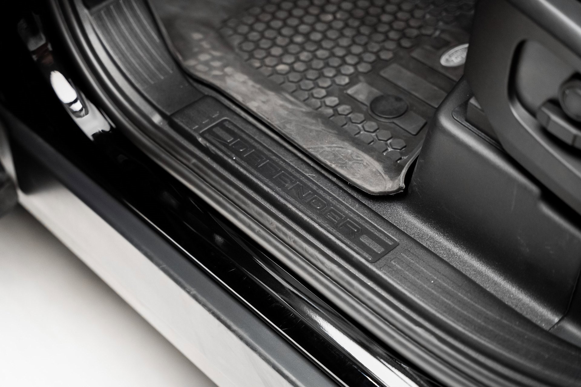 Used 2022 Land Rover Defender 110 SE image 55