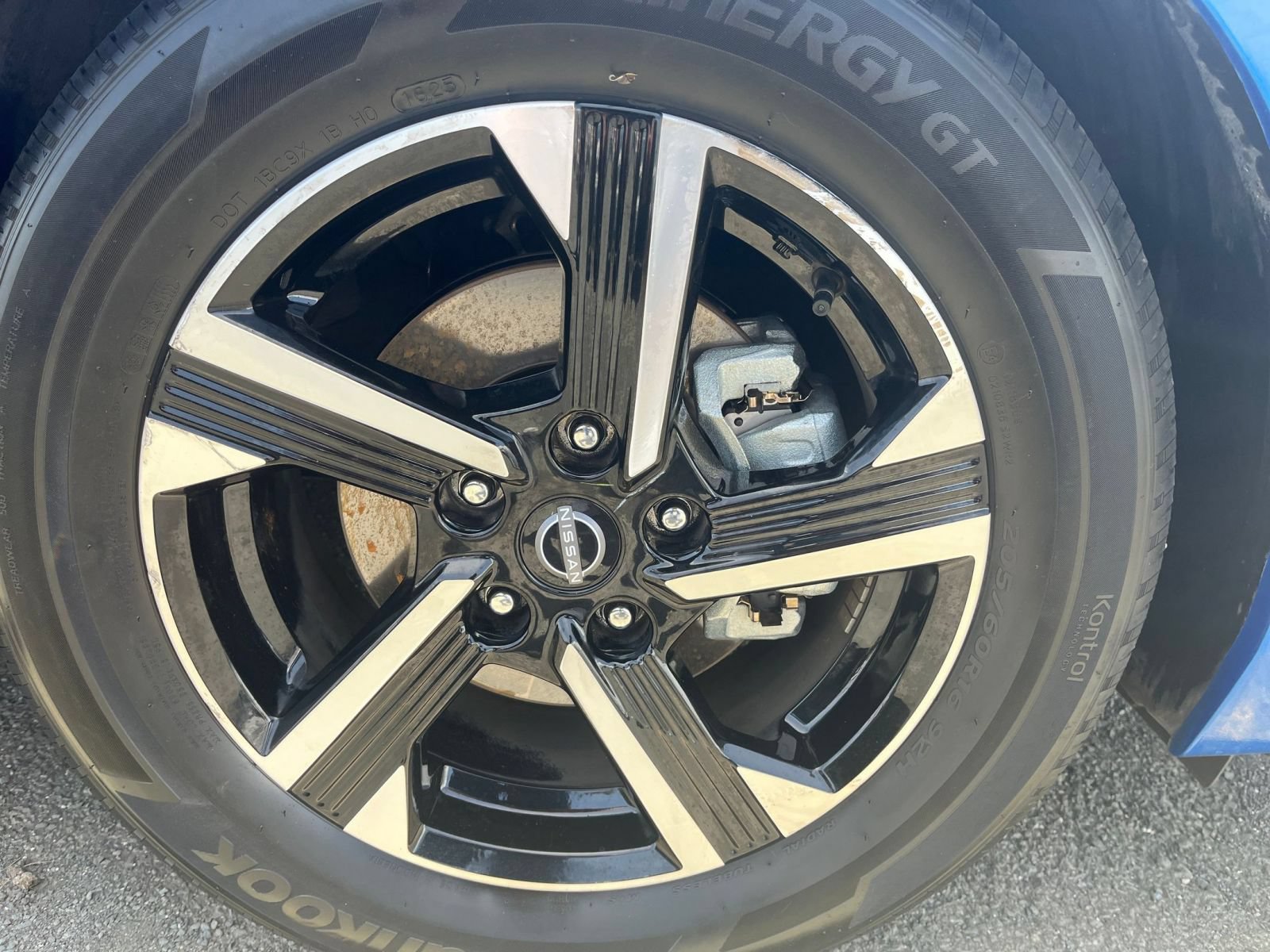 Used 2025 Nissan Sentra SV FWD image 28