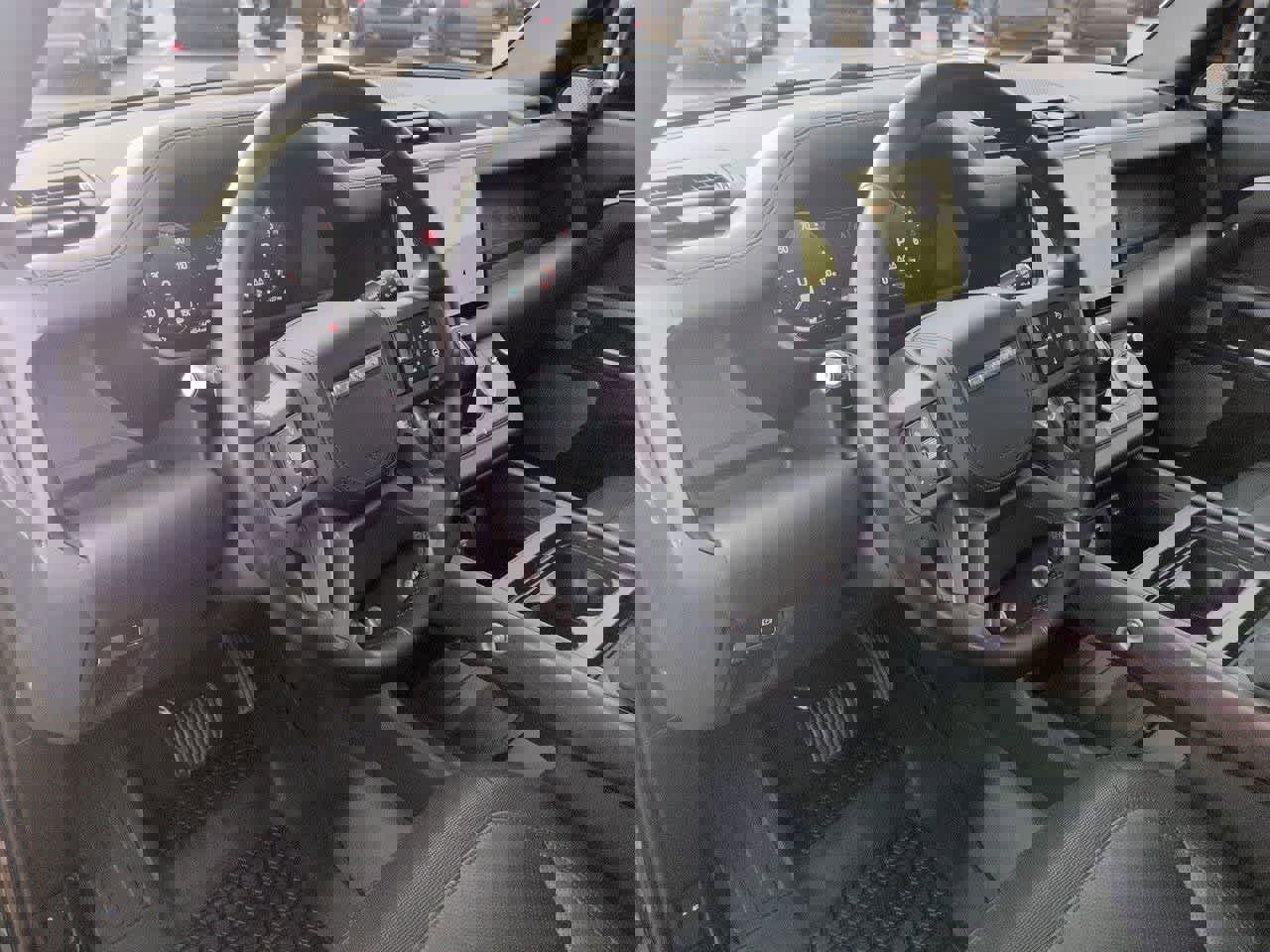 Used 2024 Land Rover Defender 130 X-Dynamic SE image 2