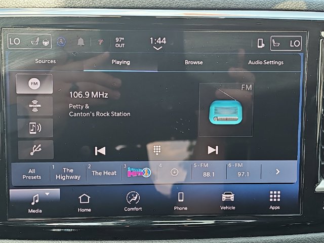 Used 2025 Chrysler Pacifica Select FWD image 14