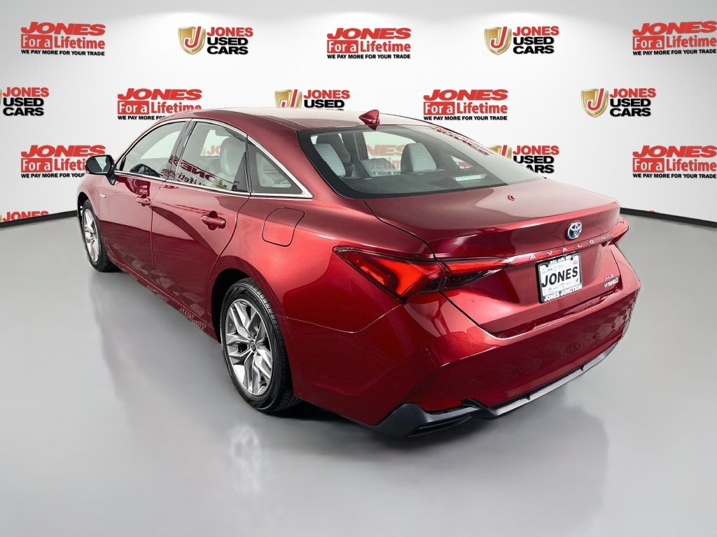 Certified 2021 Toyota Avalon XLE w/ Moonroof Package FWD image 2