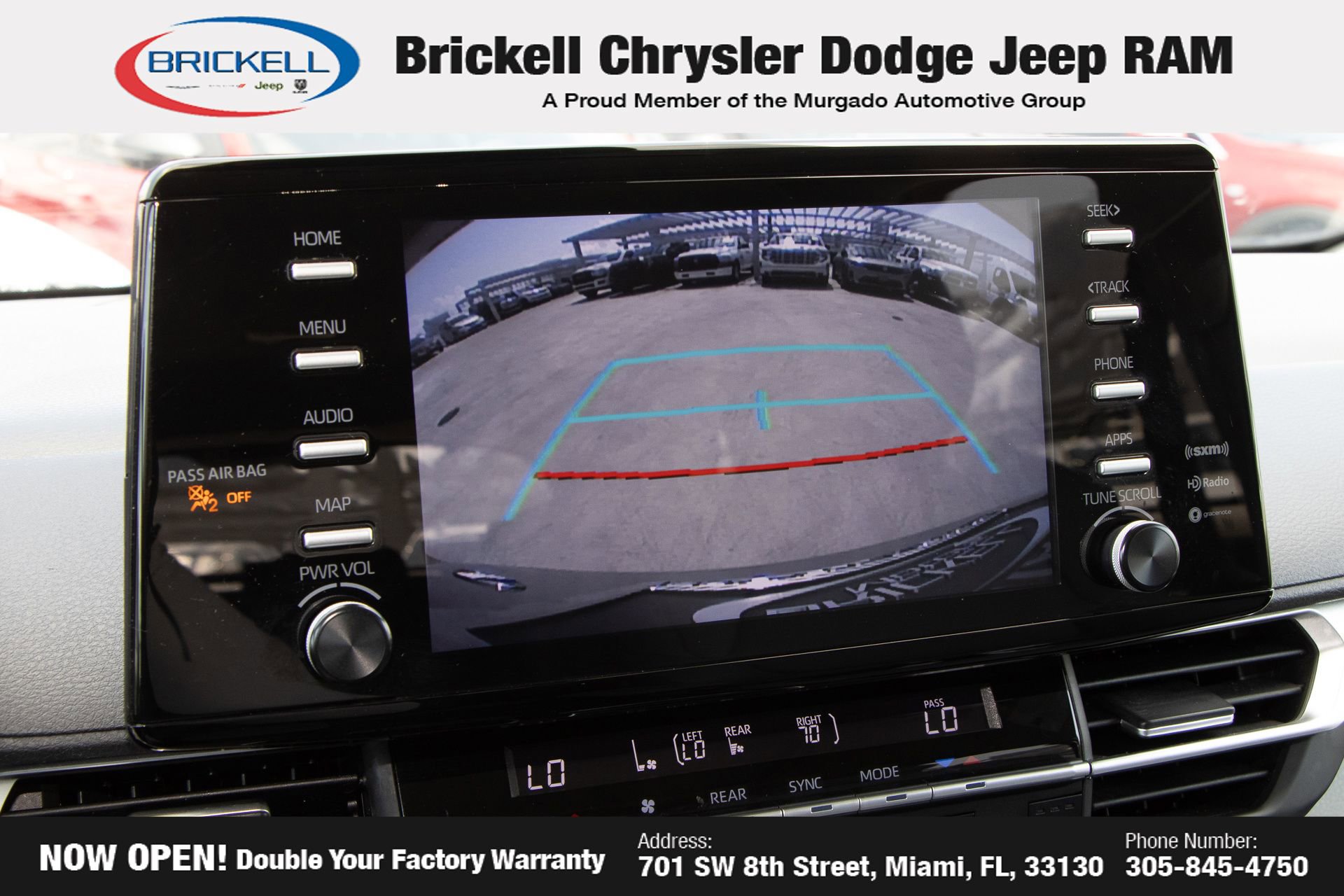 Used 2024 Toyota Sienna XLE FWD image 32