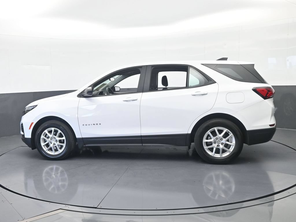 Used 2024 Chevrolet Equinox LS w/ Driver Confidence II Package FWD image 3