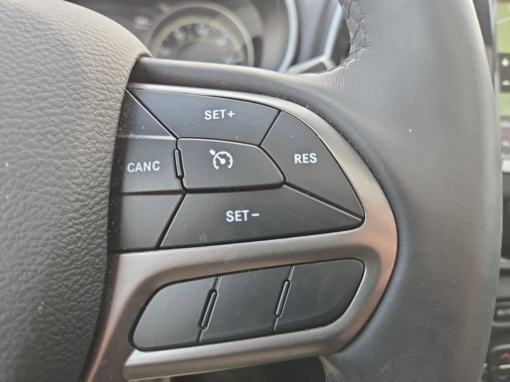 Used 2019 Jeep Cherokee Limited image 16