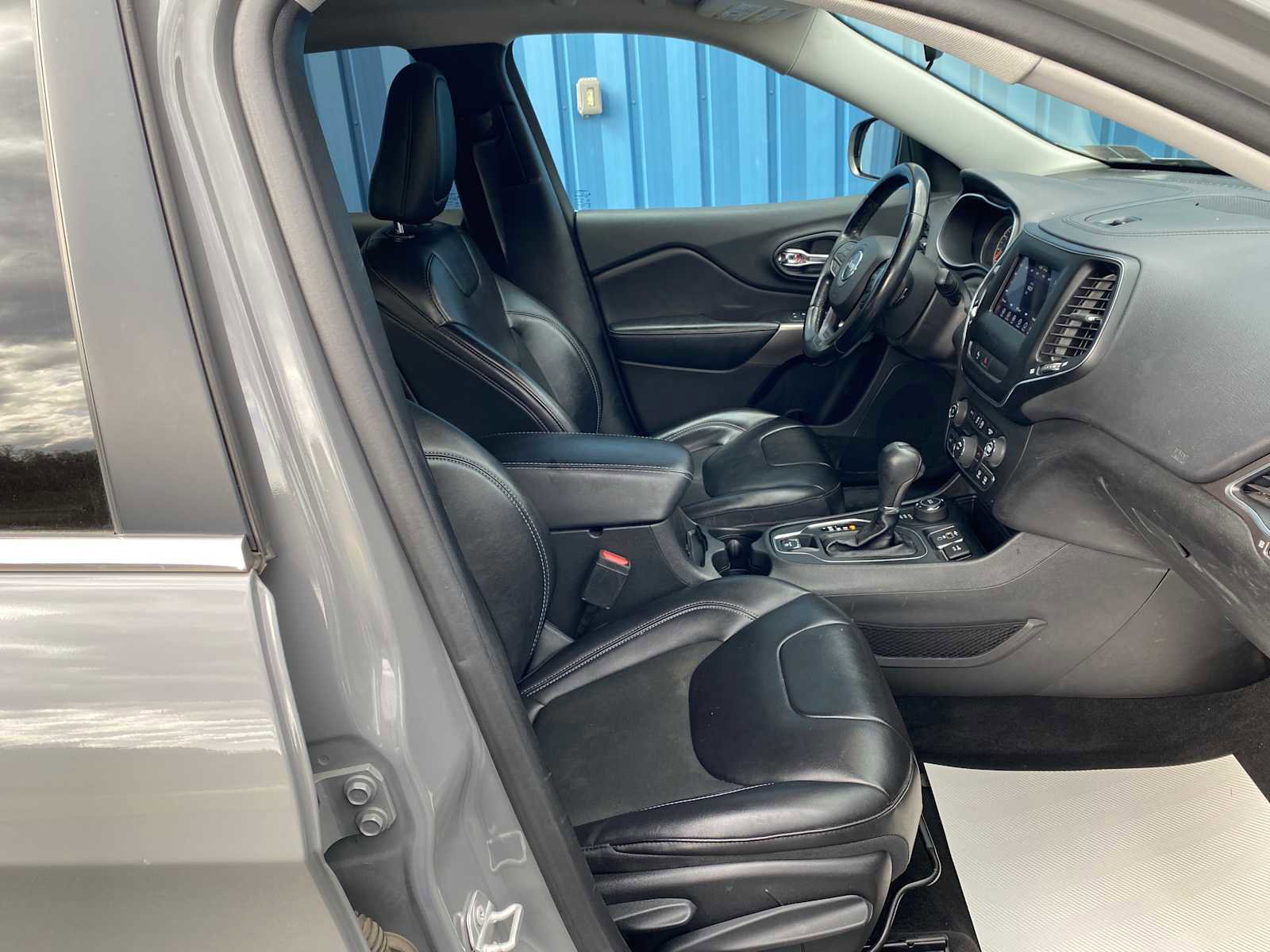 Used 2020 Jeep Cherokee Latitude Plus w/ Cold Weather Group image 36