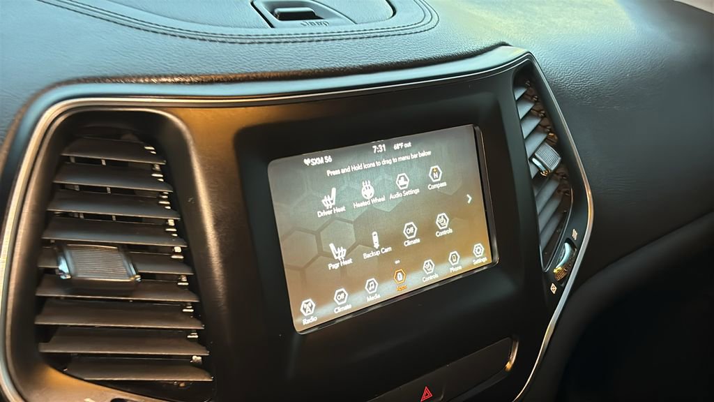 Used 2019 Jeep Cherokee Latitude w/ Cold Weather Group image 15