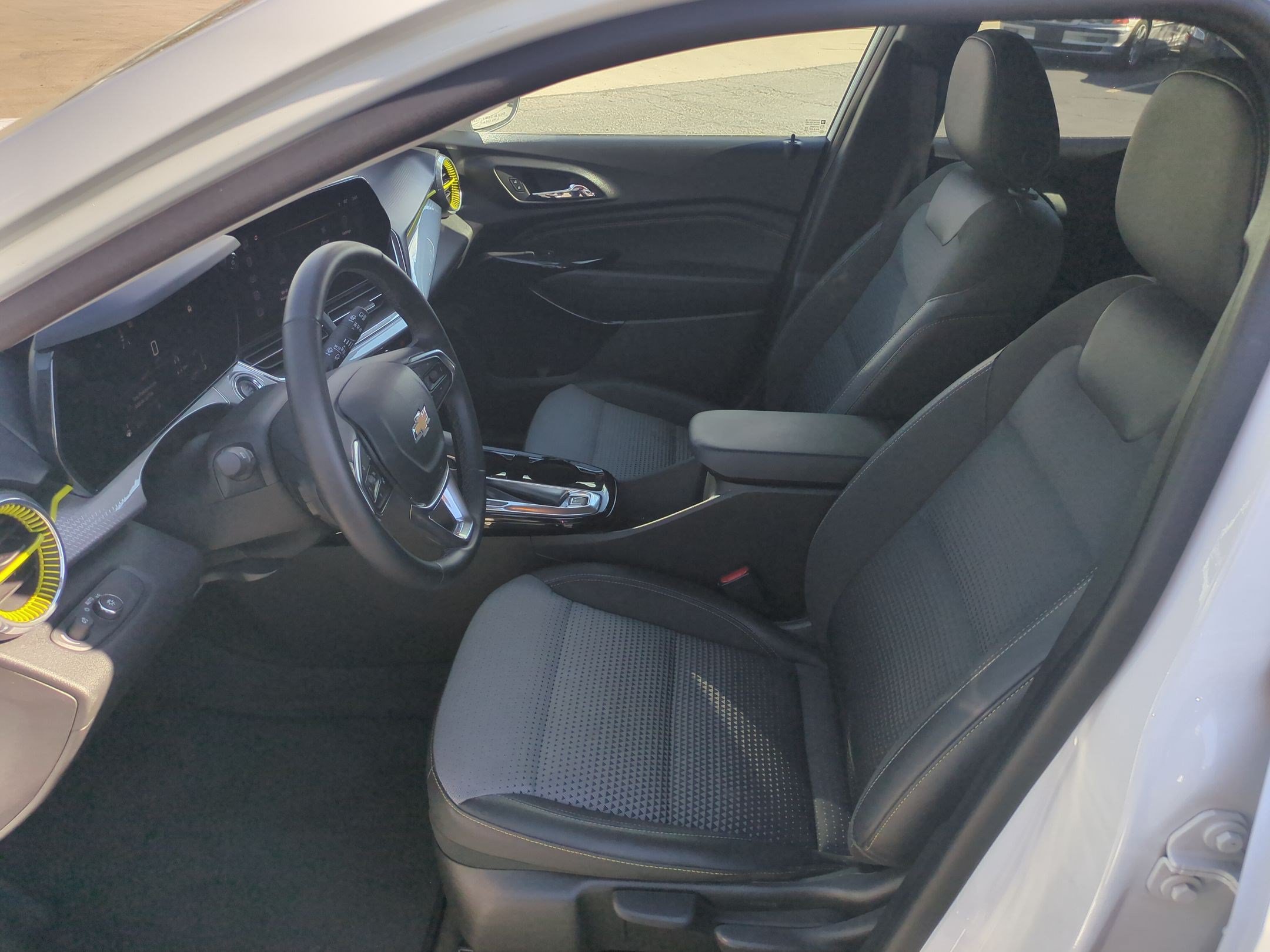 Used 2024 Chevrolet Trax LT w/ Driver Confidence Package FWD image 24