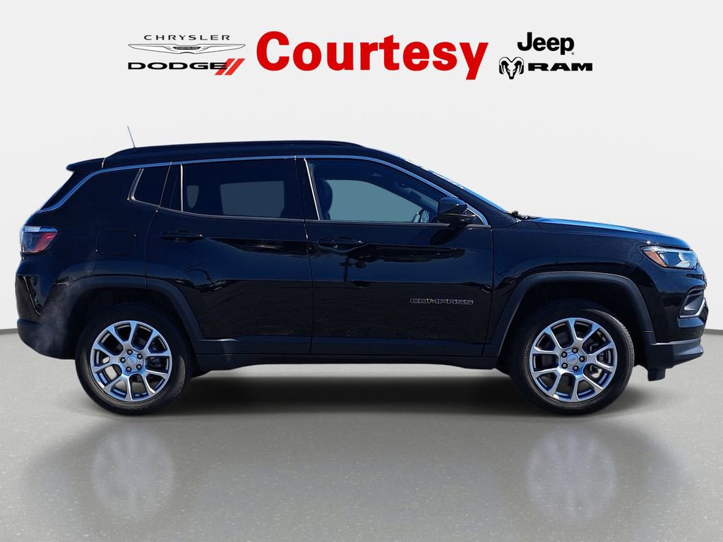 Certified 2023 Jeep Compass Latitude w/ Sun and Sound Group image 4