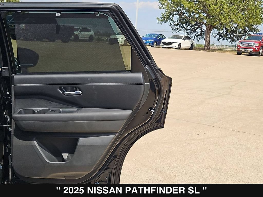 Used 2025 Nissan Pathfinder SL FWD image 28