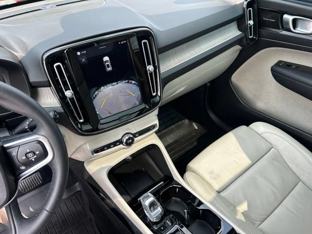 Used 2023 Volvo XC40 B4 Ultimate w/ Protection Package Premier FWD image 31